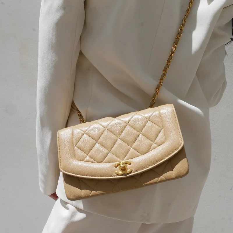 CHANEL 1989-1991 Beige Lambskin Diana Flap Small