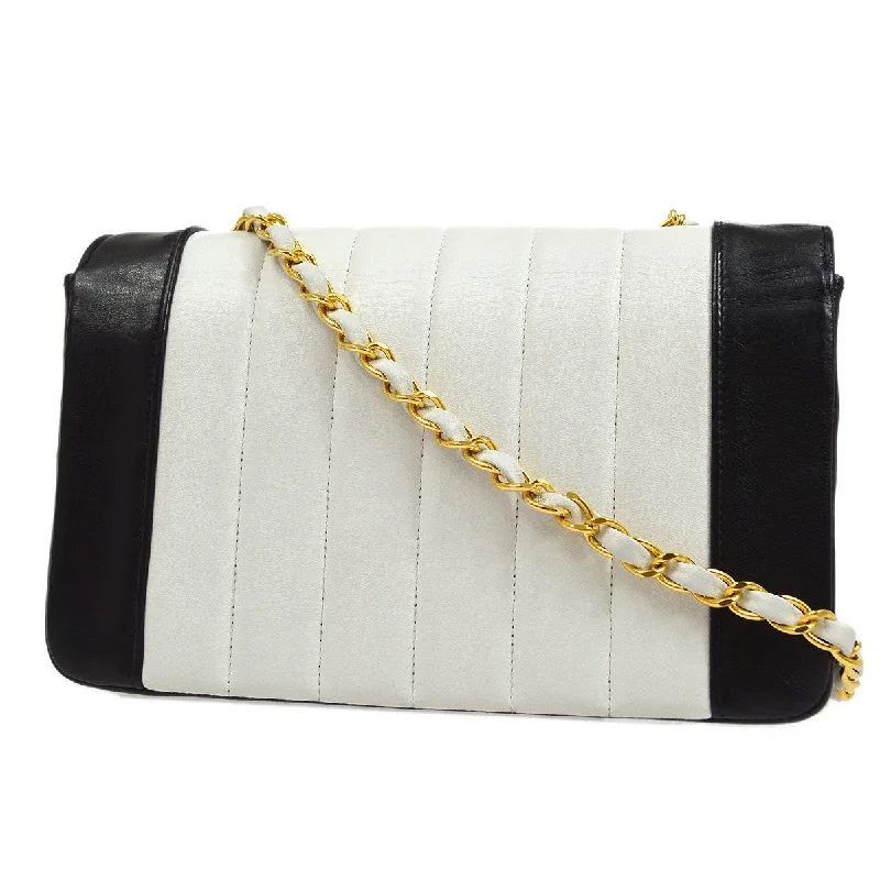 CHANEL 1991-1994 Vertical Border Flap Small Lambskin